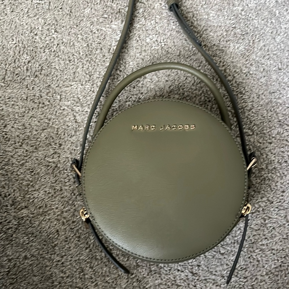 Marc Jacobs 7” circle bag in Martini Olive